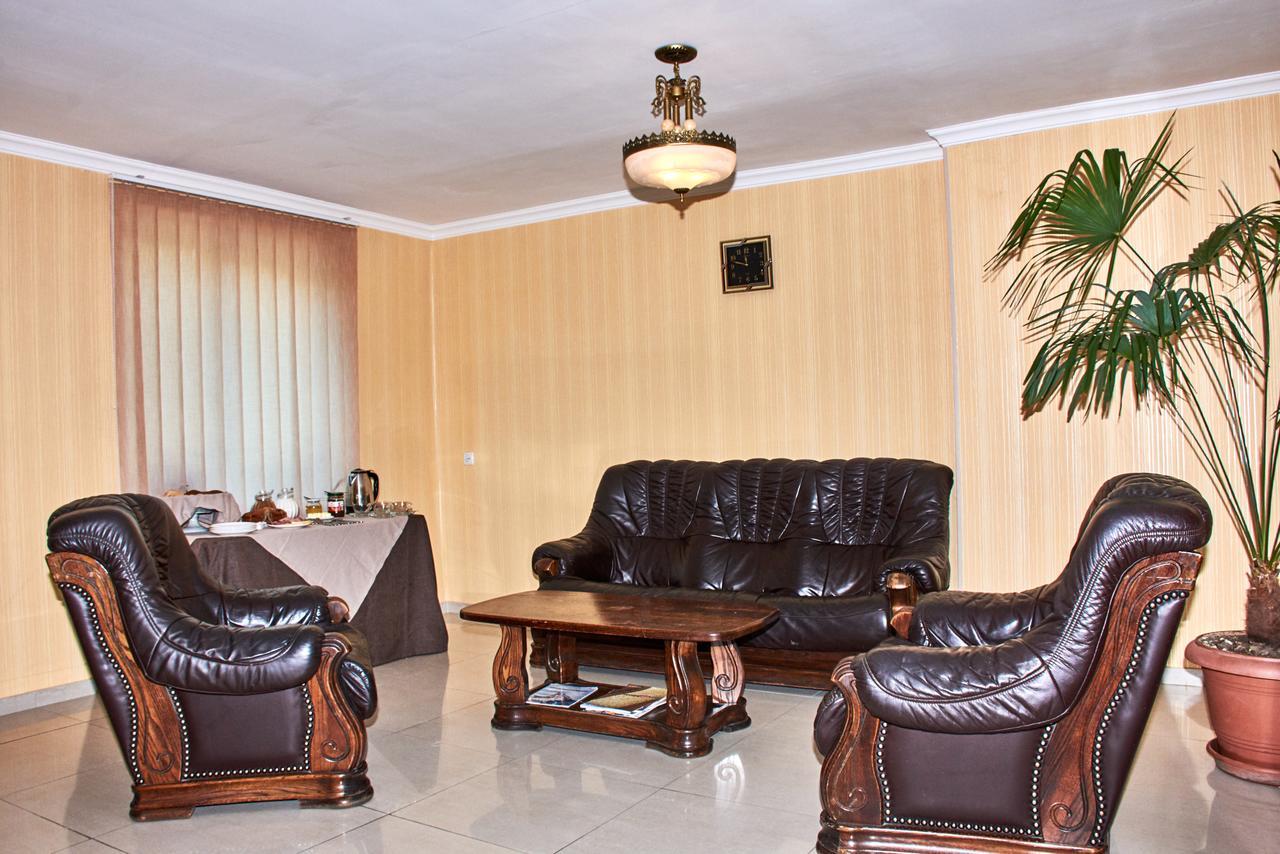 Hotel Georgia Гори Экстерьер фото