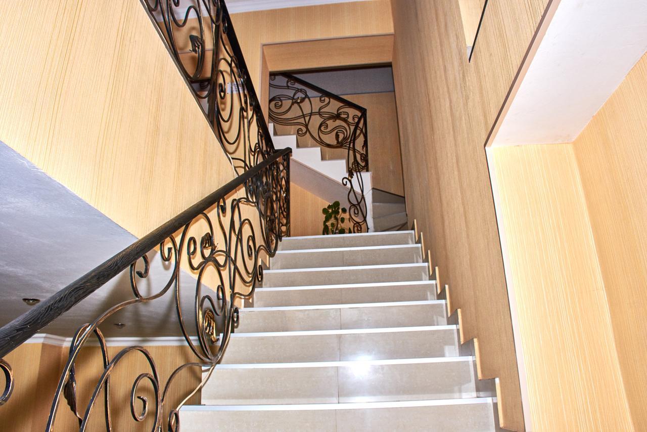 Hotel Georgia Гори Экстерьер фото