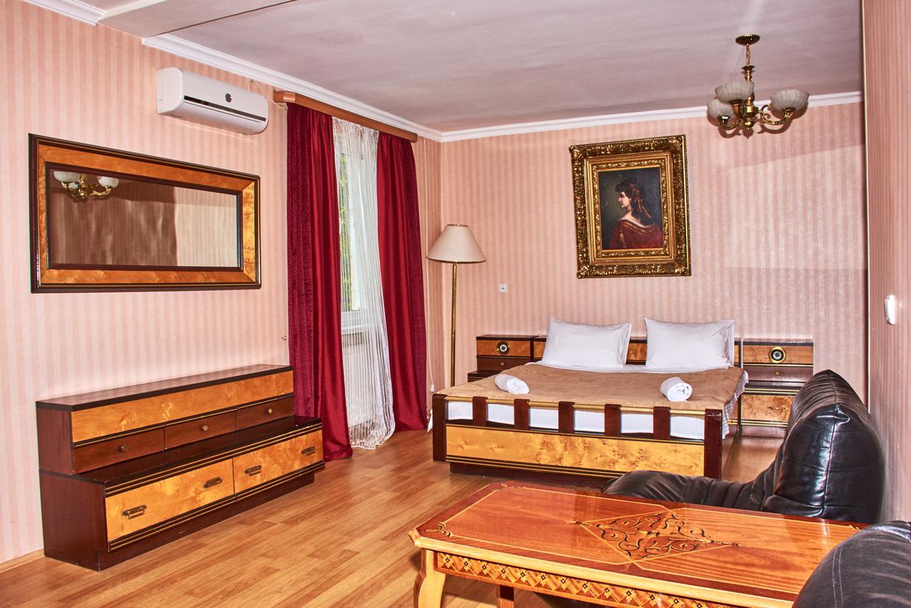Hotel Georgia Гори Экстерьер фото